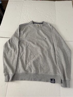 New Balance Men’s Heather Gray Crewneck Sweatshirt